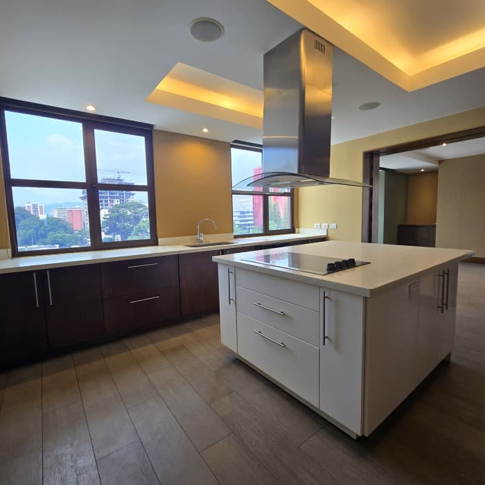 En venta apartamento en la zona 10 Guatemala - foto 4