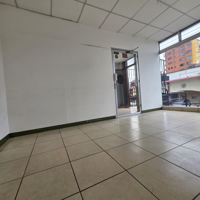 Local Comercial en  RENTA en Avenida Las Americas Z.13 - foto 7