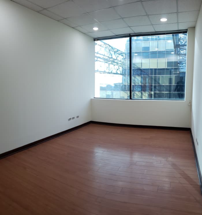 Oficina en alquiler con 255m2 en Zona 14 Europlaza - foto 3
