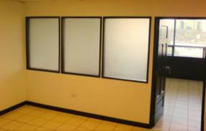 Oficina en Alquiler o Venta en la Zona 10 - foto 4