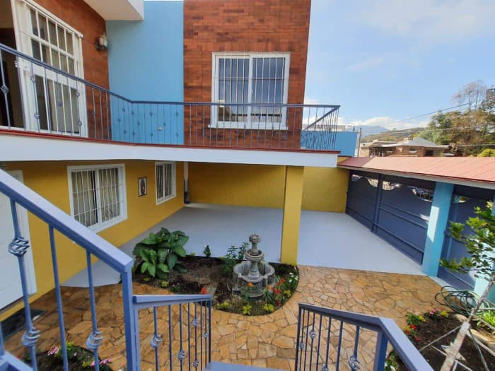 Preciosa casa en venta en Pinares de San Cristóbal  - foto 2