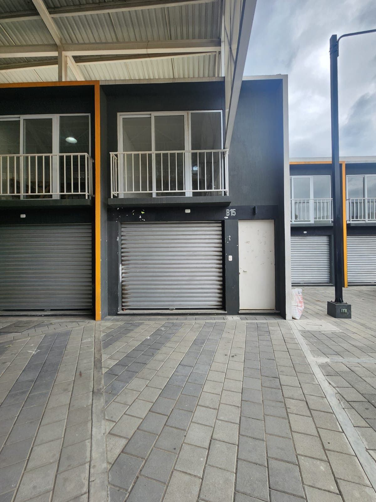 Local en renta o venta en Plaza Comercial en Amatitlán - foto 2