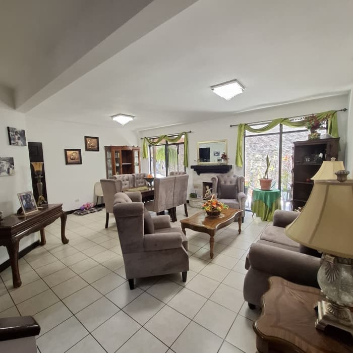 Casa en Venta 245 metros zona 4 de Mixco con garita - foto 3