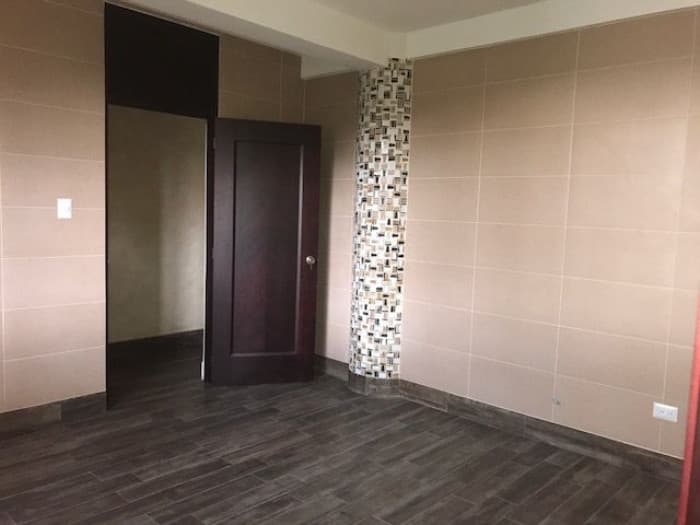 Casa en venta y renta  en La Isla zona 15  - foto 3