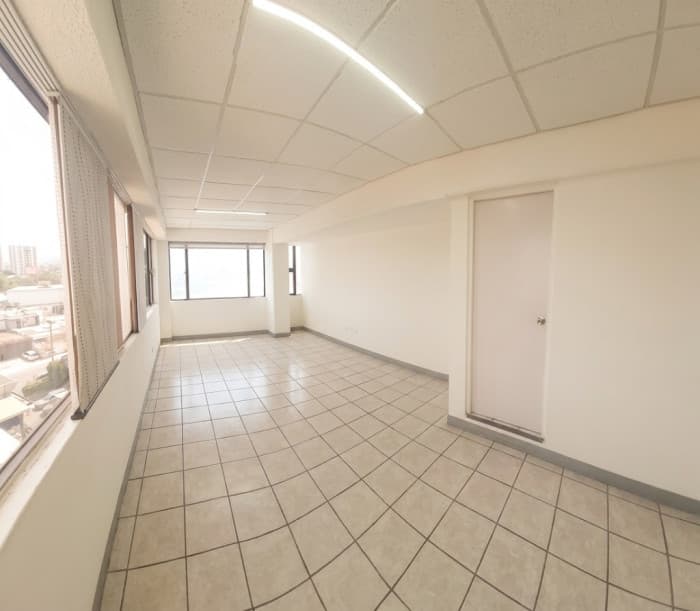 Oficina venta con 2 parqueos 20 calle Zona 10 - foto 3