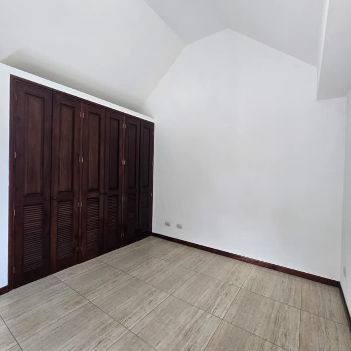 Alquiler hermosa casa en condominio en zona 10 - foto 18