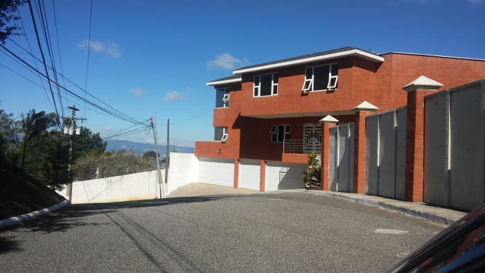 Bella casa en venta en KM 9.5 CES ALTOS DE MONTEBELLO - foto 3