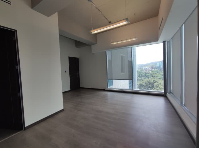 En VENTA OFICINA en Zona Pradera zona 10 Guatemala - foto 4