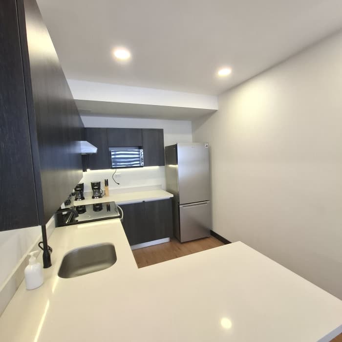 Apartamento- estudio amueblado en alquiler en Zona 10  - foto 3