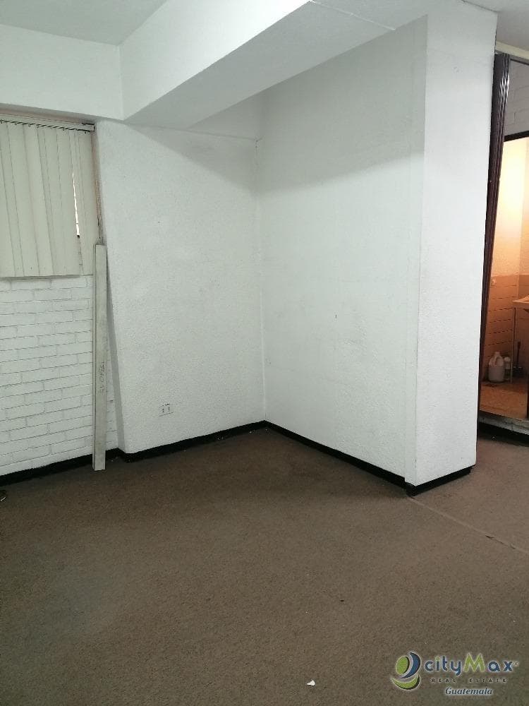 Rento Oficina Comercial en zona 9 sobre Avenida Reforma - foto 4