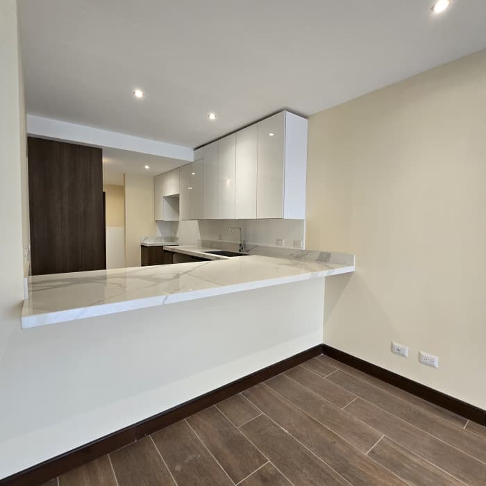En venta apartamento en Oakland zona 10 Guatemala - foto 2