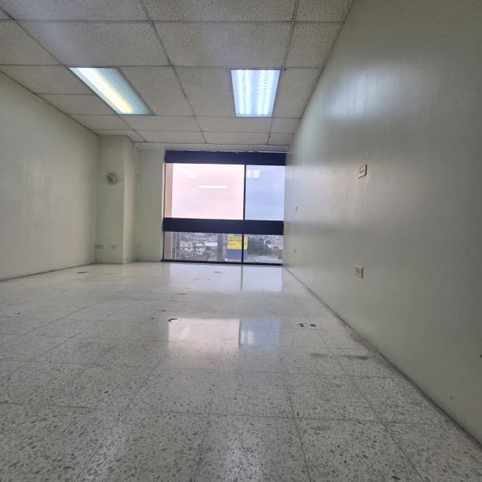 Oficina en renta en zona 9 Guatemala cerca transmetro - foto 2