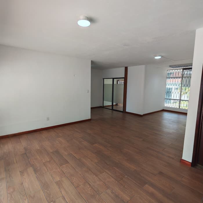 Casa ideal Oficinas en Renta zona 14  - foto 17