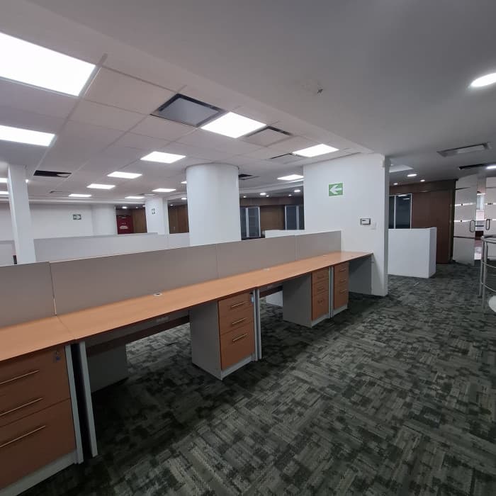 Oficina en venta en zona 10 Medio nivel Para inversión  - foto 2