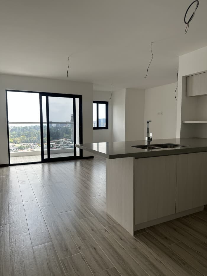 Apartamento Nuevo En Nivel Alto en Venta en Zona 10  - foto 2