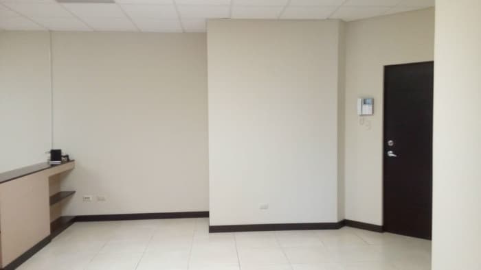 VENTA-RENTA Oficina en Zona Pradera zona 10 inversión  - foto 2