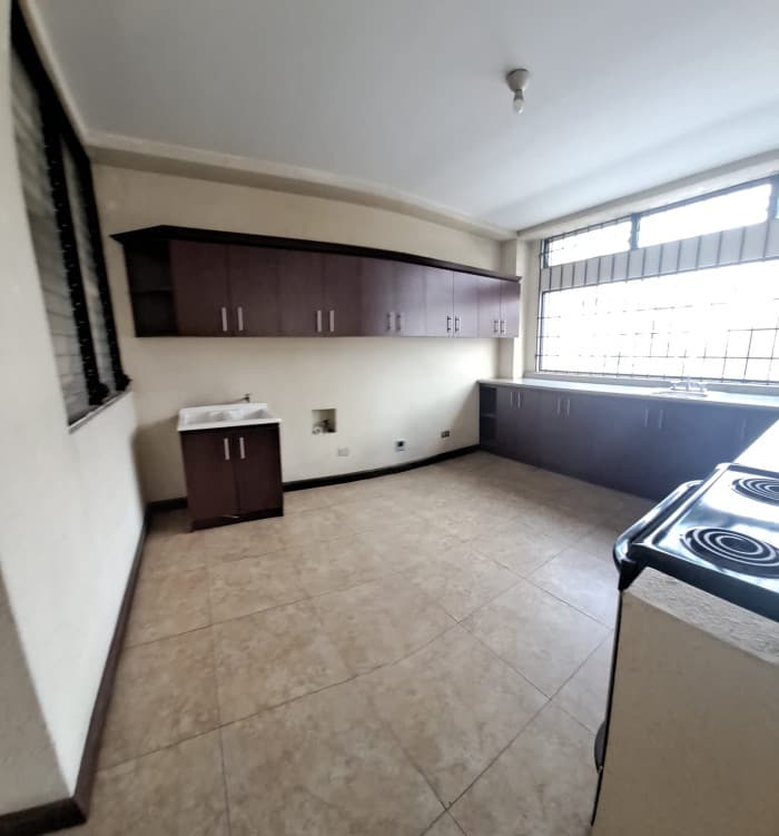 En alquiler Apartamento con 125.00m2 en Zona 10 - foto 3