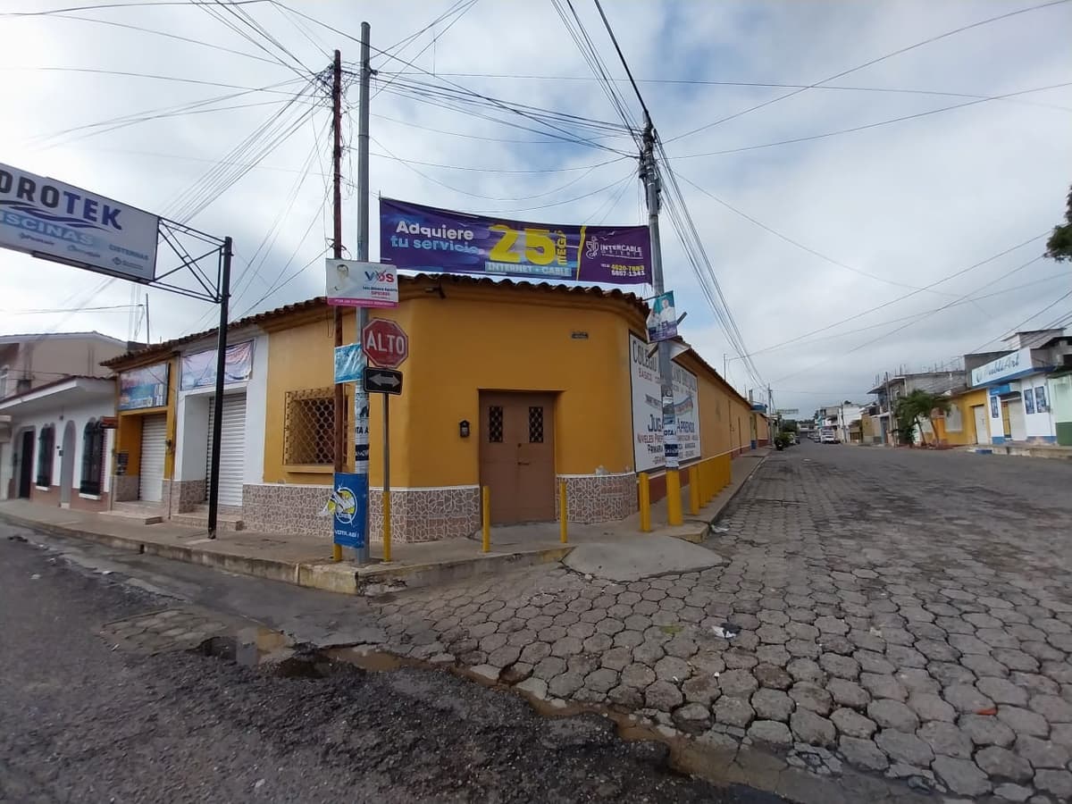 Casa comercial en esquina en Chiquimula Guatemala - foto 2