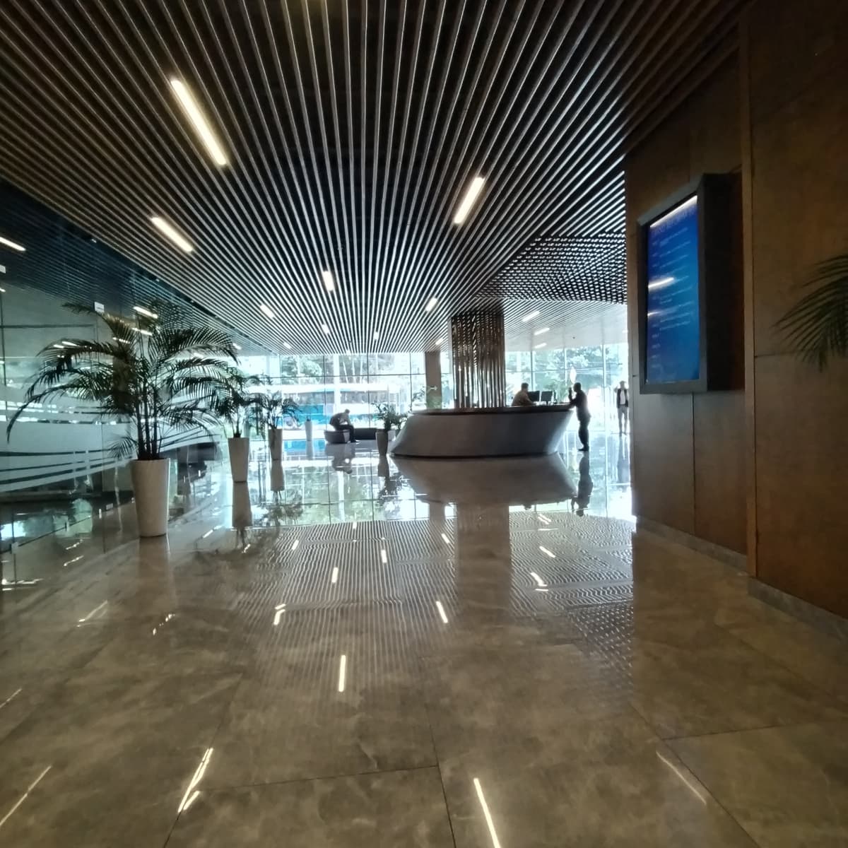 Oficina en renta en Ave. Reforma zona 9 Guatemala - foto 2