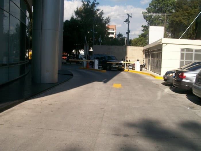 En Venta Local Comercial en zona 15 Edificio Avante - foto 4