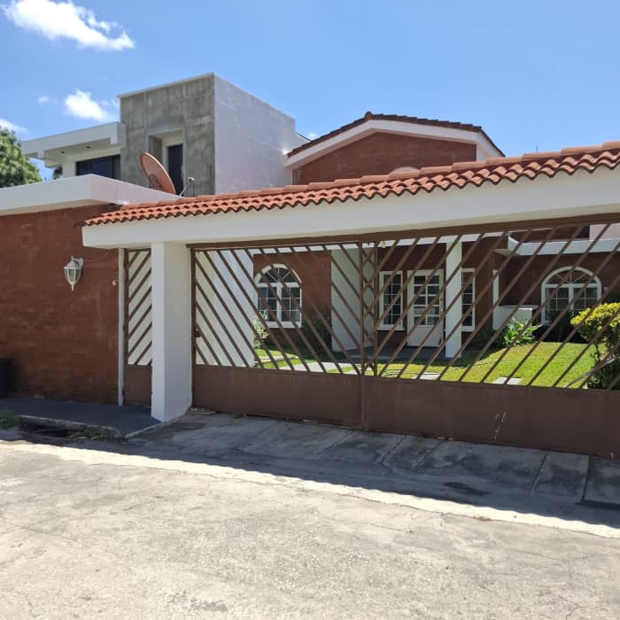 Casa en Venta en Las Orquídeas San Cristóbal Guatemala - foto 2