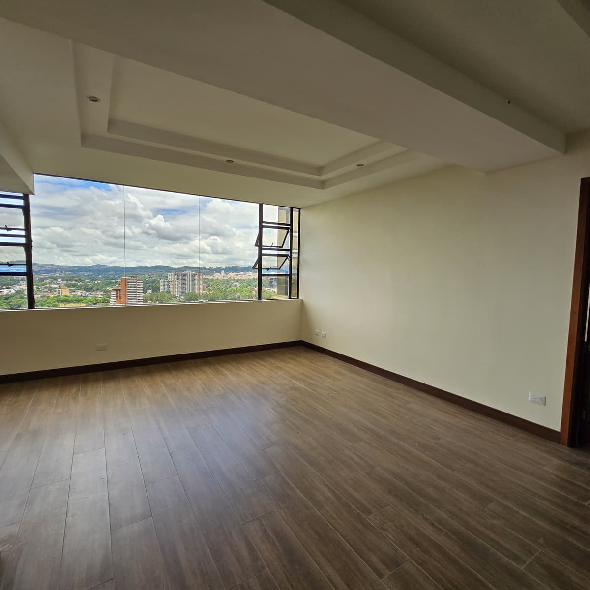 En Venta Apartamento en Zona 10 cercano a Oackland Z 10 - foto 3