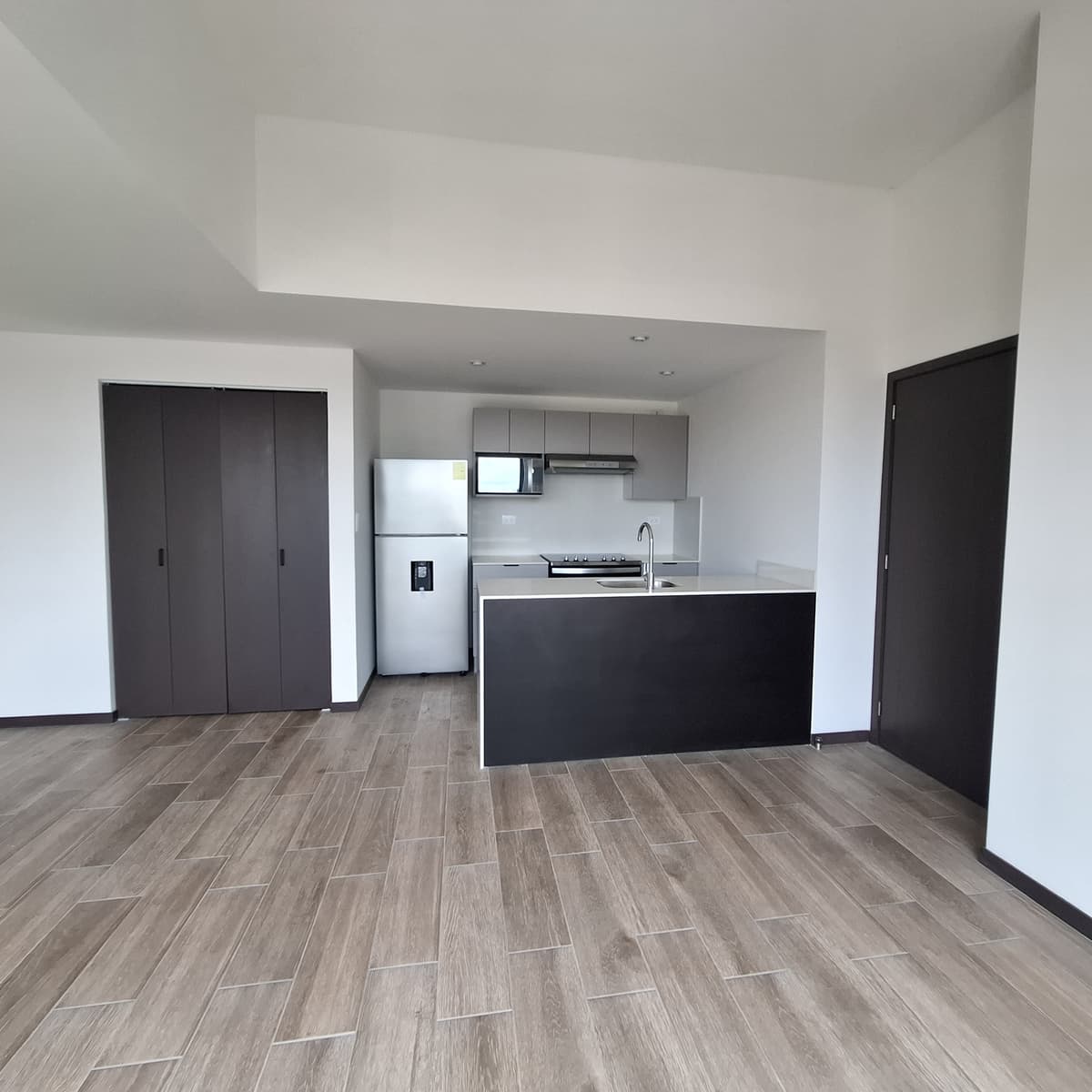 Renta de Apartamento en Altaire zona 11 Mariscal - foto 2