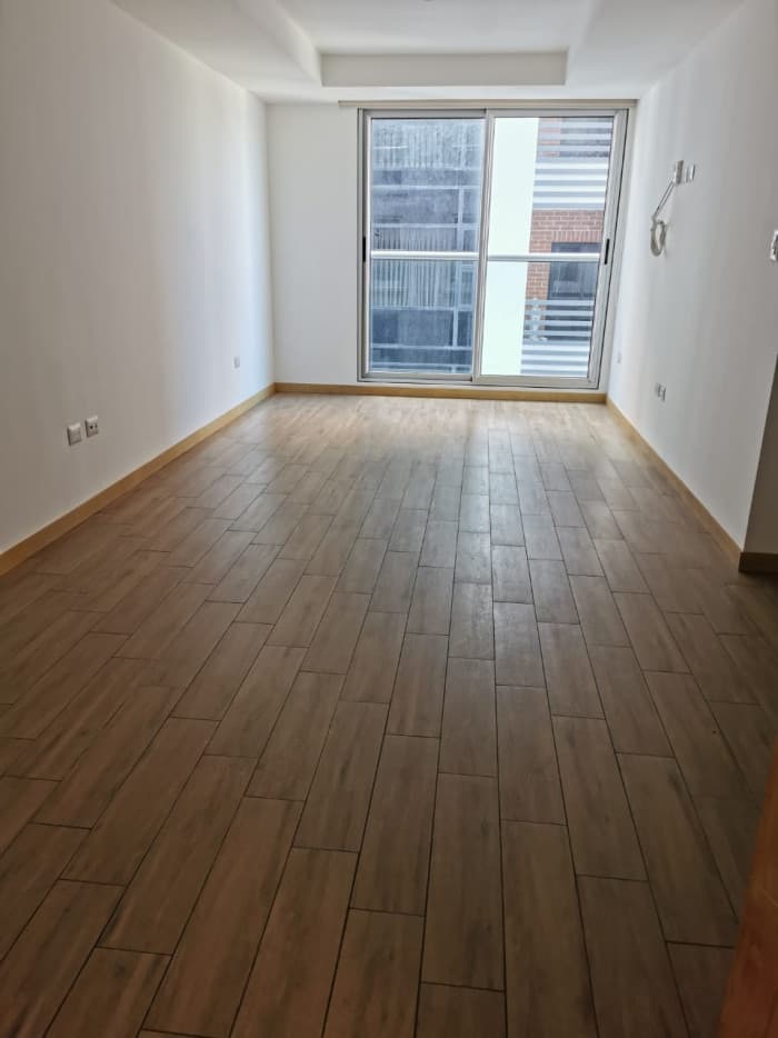 Apartamento en renta en zona 10 de 2 habitaciones  - foto 2