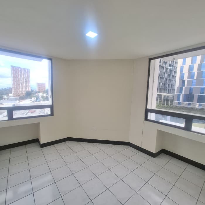 Oficina Comercial en Renta en Zona 10 Ciudad de Guatemala - foto 4