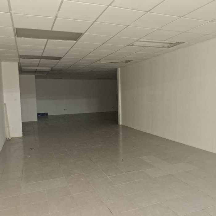En ALQUILER LOCAL Comercial En zona 5 Centro Comercial - foto 3