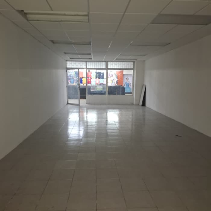 En ALQUILER LOCAL Comercial En zona 5 Centro Comercial - foto 2