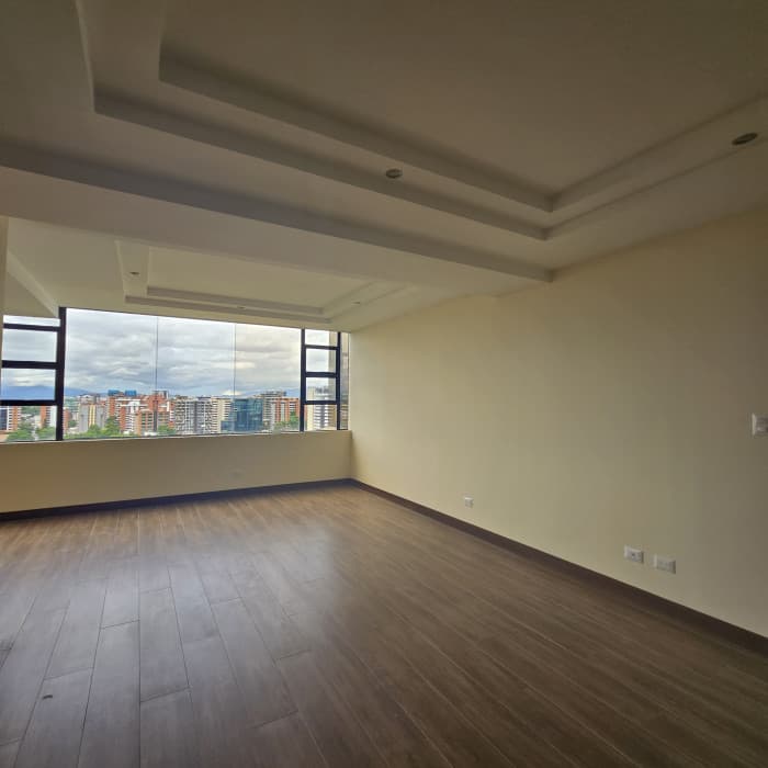 En Venta Apartamento en Zona 10 REMODELADO  - foto 2