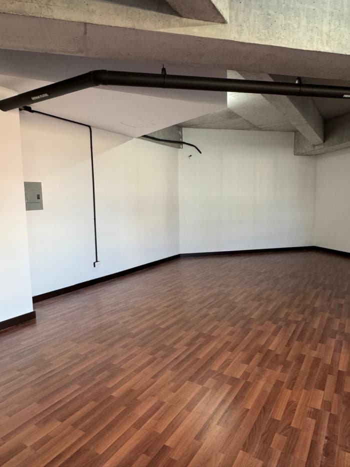 Oficina de 90 mts2 en zona 4 en renta Edificio Séptimo - foto 2
