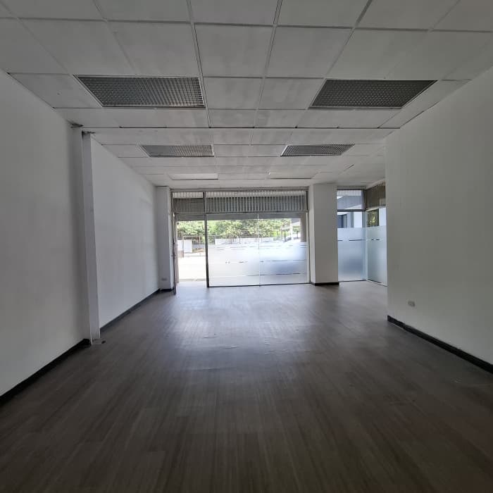 Local comercial en zona 10 cerca de Obelisco - foto 4