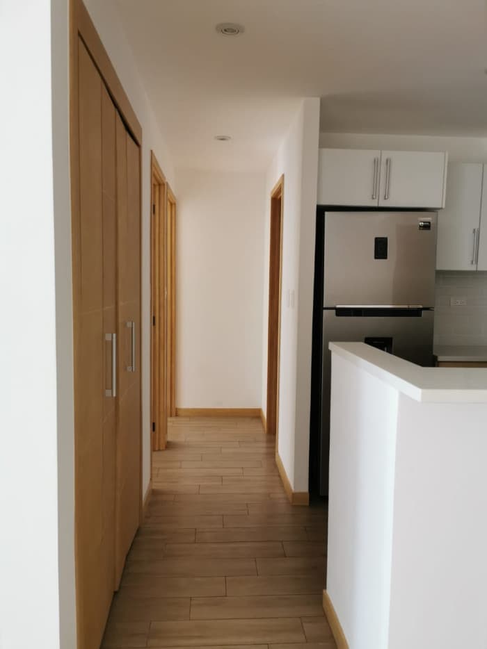 Apartamento en renta en zona 10 de 2 habitaciones  - foto 5