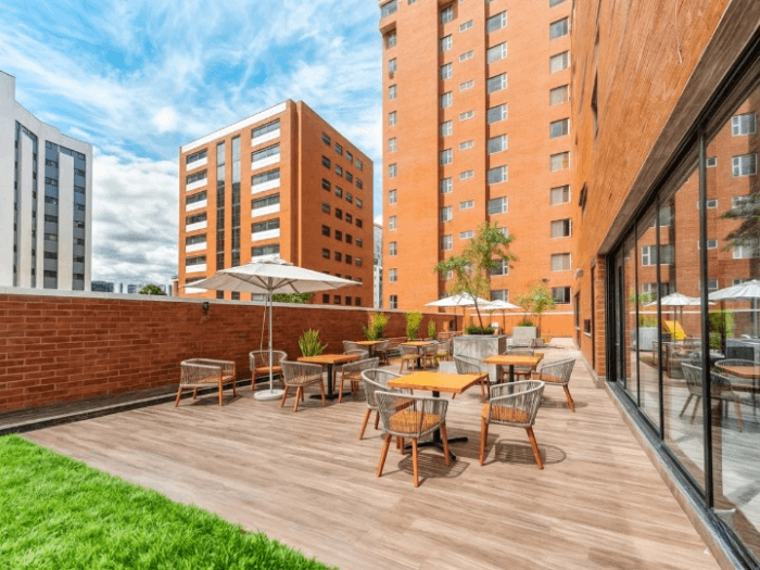 En Renta Oficina NUEVA en la zona 14 Edificio Moderno - foto 3
