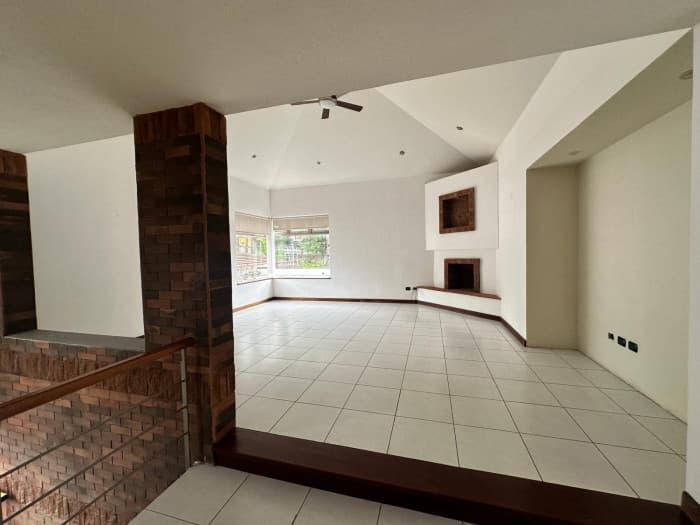 Casa Residencial dentro de garita en Venta en Zona 16  - foto 4