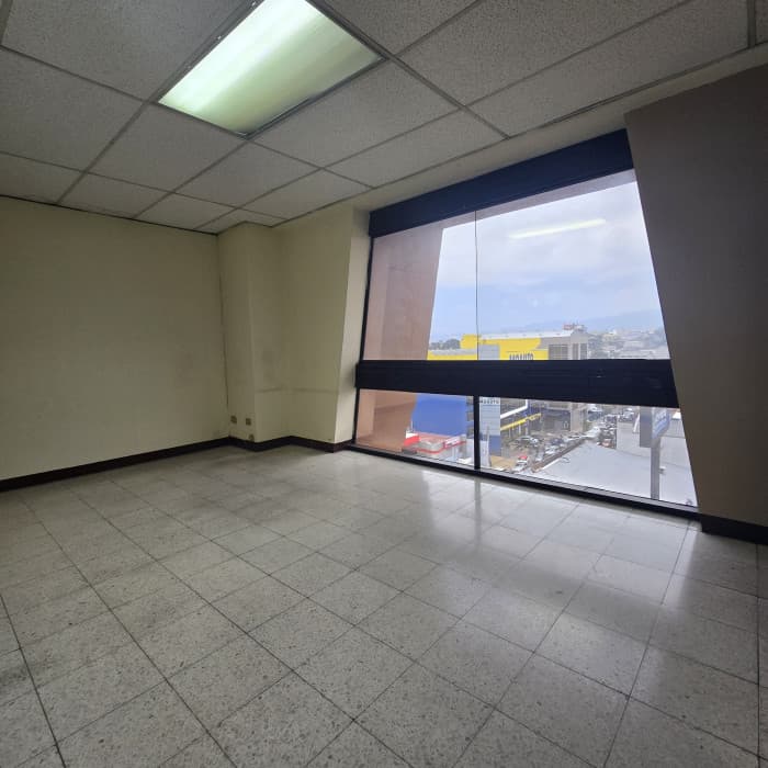 Oficina de 100m2 en renta en la zona 9 Guatemala - foto 2