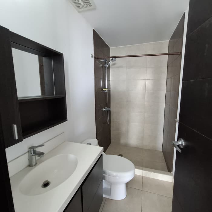 En Renta Apartamento en zona 16 Guatemala - foto 9