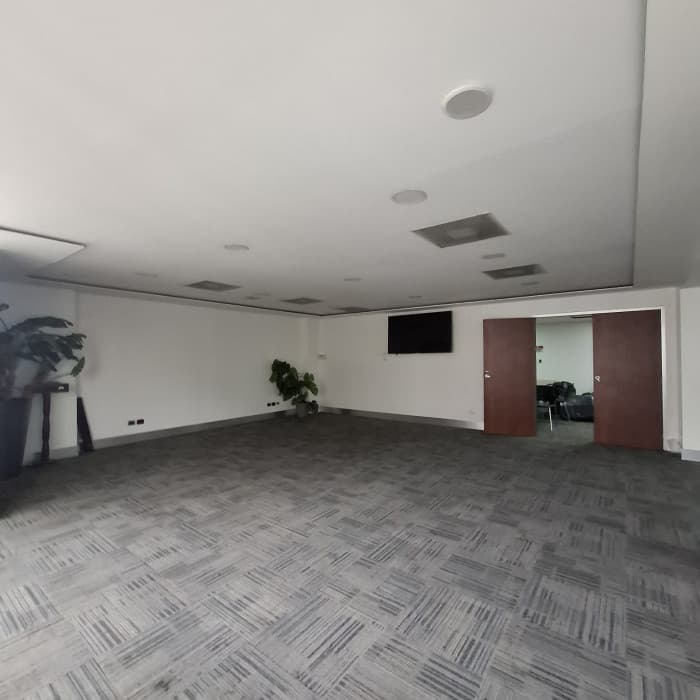 Oficina para inversión en venta en zona 10 Medio nivel - foto 4
