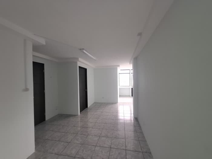 Oficina En Renta Zona 9 Torre Blanca - foto 3