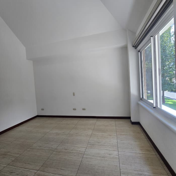 Alquiler hermosa casa en condominio en zona 10 - foto 17