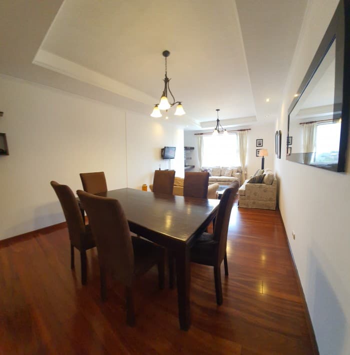 En Alquiler Apartamento en Zona 10 Amueblado - foto 2