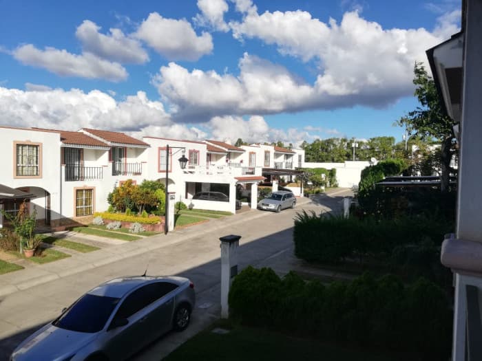 Casa En Venta En Alameda de Santa Clara Villa Nueva - foto 2