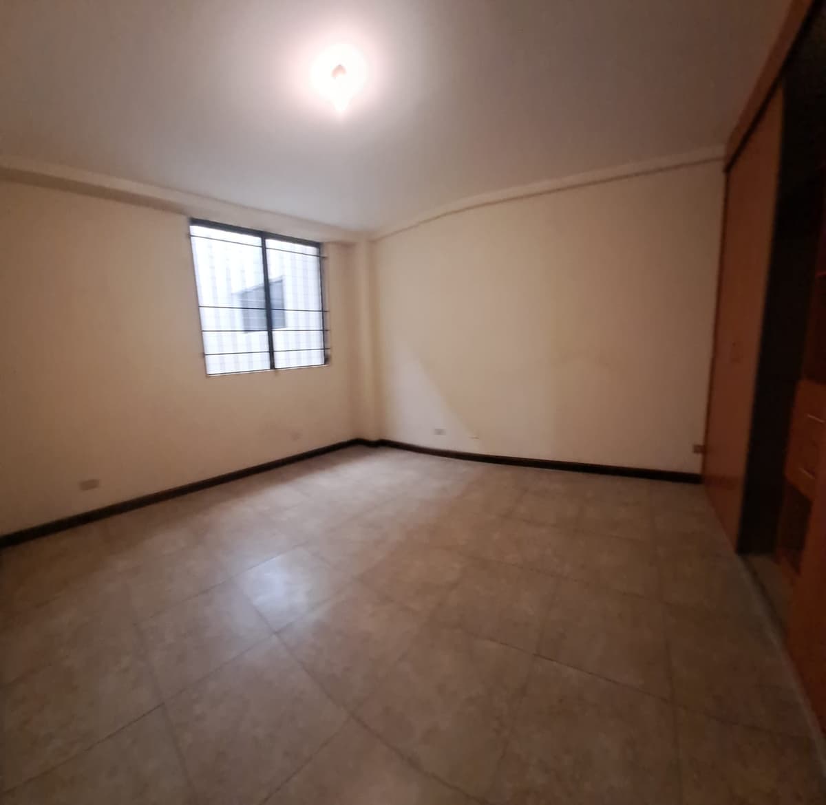 En alquiler Apartamento con 125.00m2 en Zona 10 - foto 4