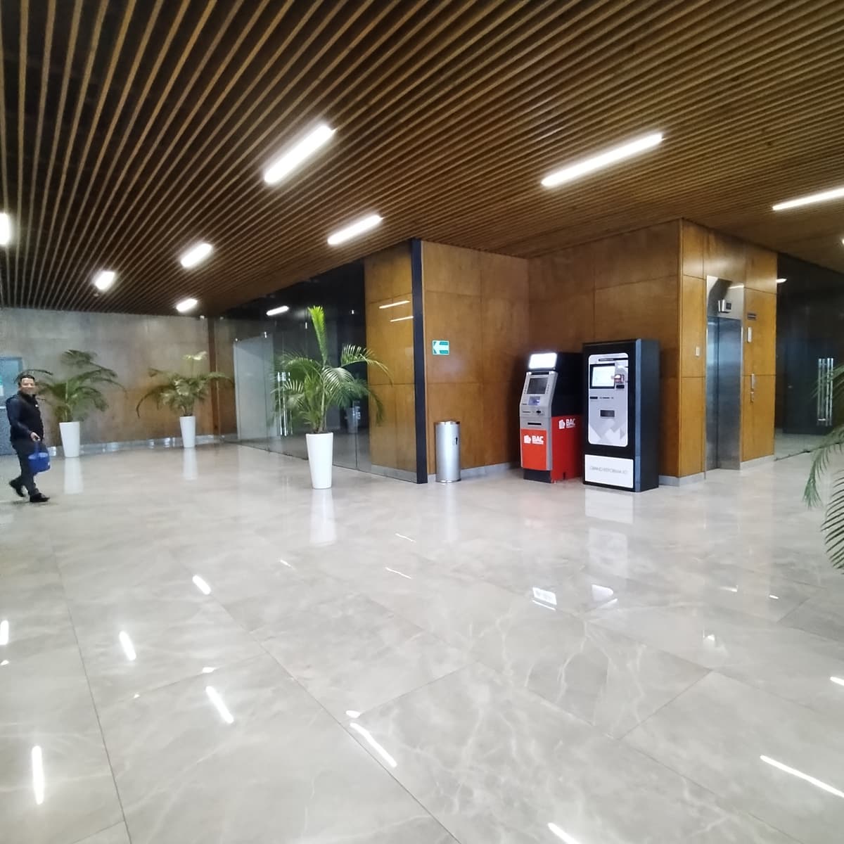 Oficina en alquiler en Obra Gris de 161 mts2 en zona 9 - foto 2