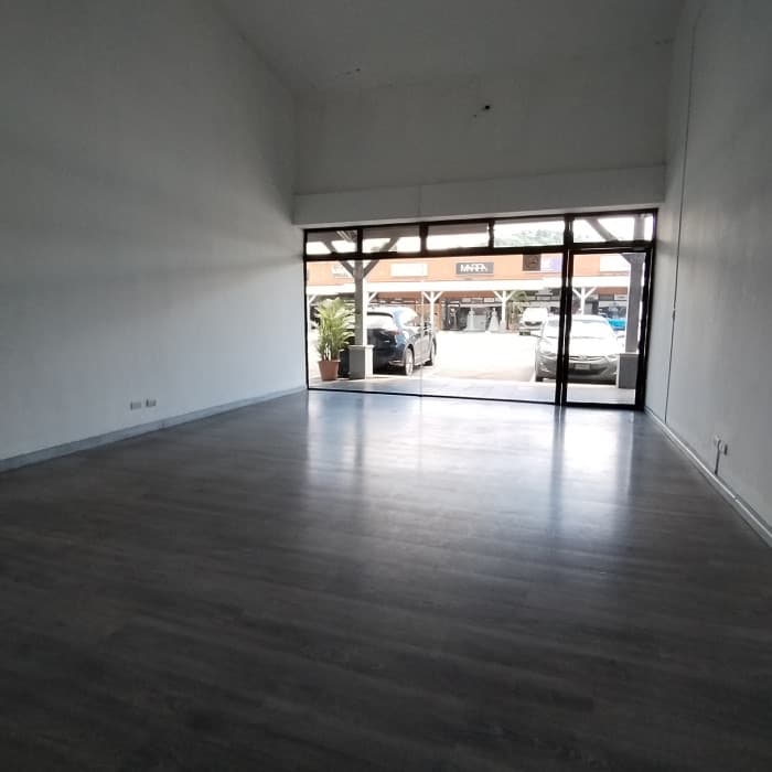 Local comercial en 20 calle zona 10 cerca a CC Pradera  - foto 4