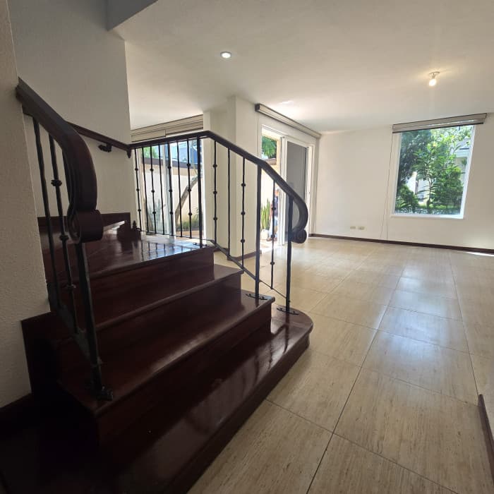 Alquiler hermosa casa en condominio en zona 10 - foto 2