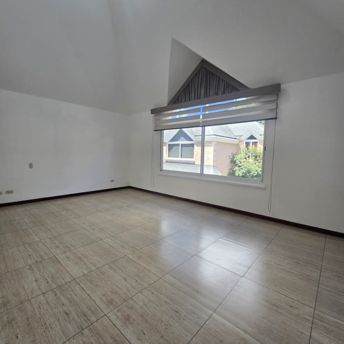 Alquiler hermosa casa en condominio en zona 10 - foto 24