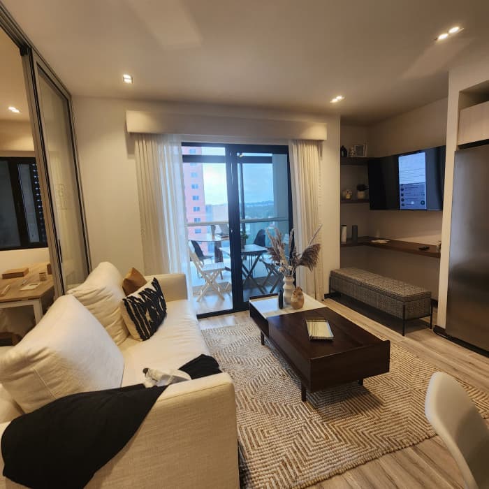 En Venta apartamento con Terraza NUEVO en Zona 10  - foto 3